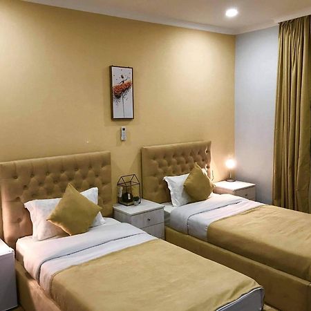 Book Hotel Tbilisi Esterno foto