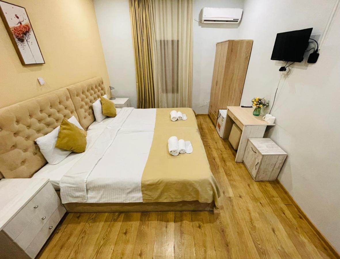Book Hotel Tbilisi Esterno foto