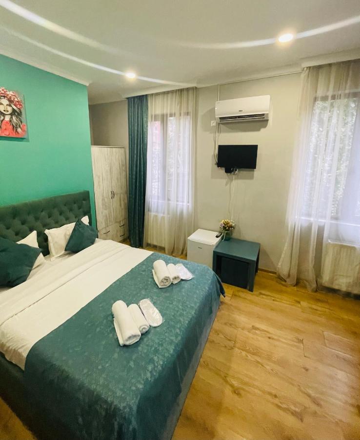 Book Hotel Tbilisi Esterno foto