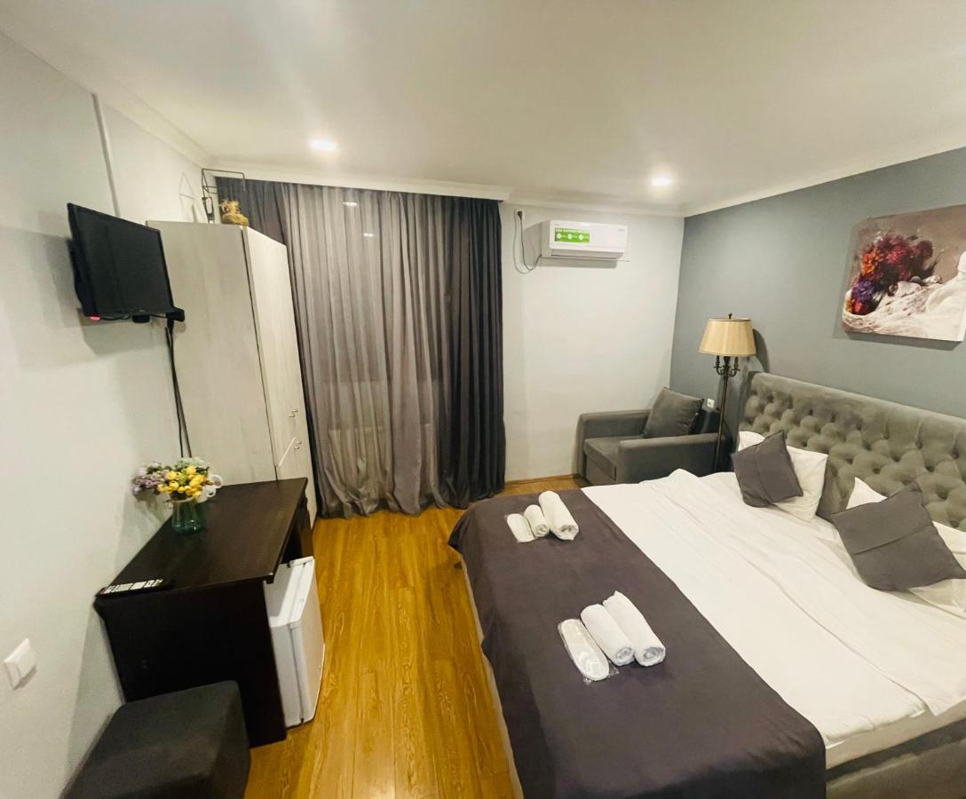 Book Hotel Tbilisi Esterno foto