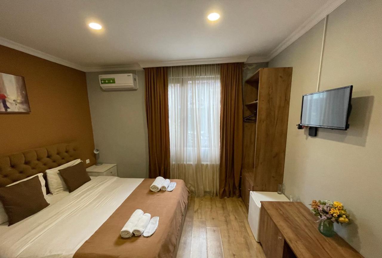 Book Hotel Tbilisi Esterno foto